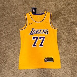 Los Angeles Lakers Luka Dončić #77 Gold Icon Edition Stitched Nike Jersey Medium